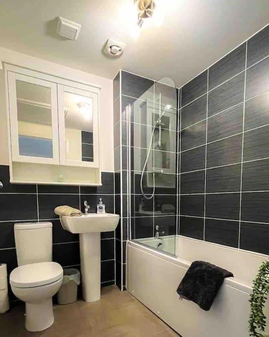 킨로스 Loch Leven Getaway - 2 Bed House 아파트 외부 사진
